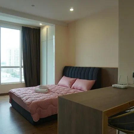 Happy House 2-4Pax, 2 Free Parking Upstairs Mall, Columbia Hospital, Tar University,Lrt Station,
